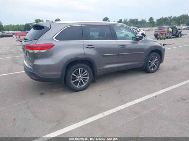 Photo 3 VIN: 5TDJZRFH7JS532310 - TOYOTA HIGHLANDER 