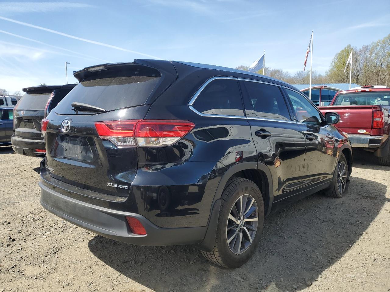 Photo 2 VIN: 5TDJZRFH7JS536096 - TOYOTA HIGHLANDER 