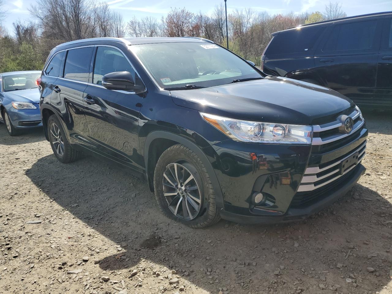 Photo 3 VIN: 5TDJZRFH7JS536096 - TOYOTA HIGHLANDER 