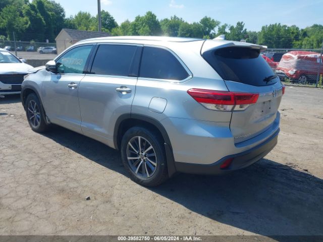 Photo 2 VIN: 5TDJZRFH7JS559331 - TOYOTA HIGHLANDER 