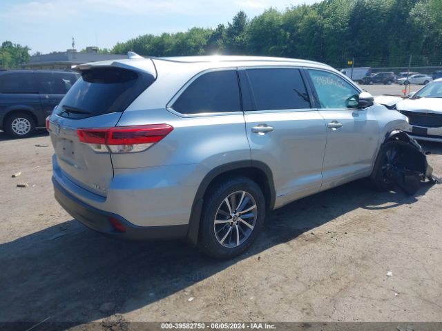 Photo 3 VIN: 5TDJZRFH7JS559331 - TOYOTA HIGHLANDER 