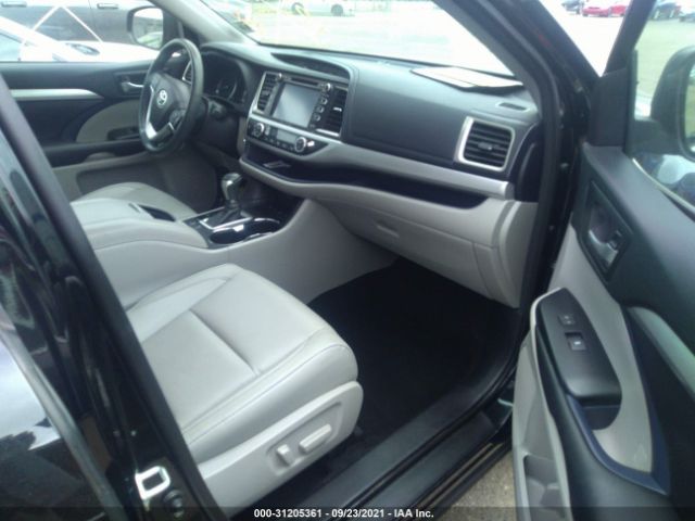 Photo 4 VIN: 5TDJZRFH7JS818447 - TOYOTA HIGHLANDER 