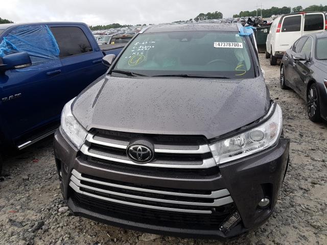 Photo 9 VIN: 5TDJZRFH7JS842621 - TOYOTA HIGHLANDER 