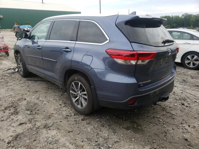 Photo 2 VIN: 5TDJZRFH7JS897411 - TOYOTA HIGHLANDER 