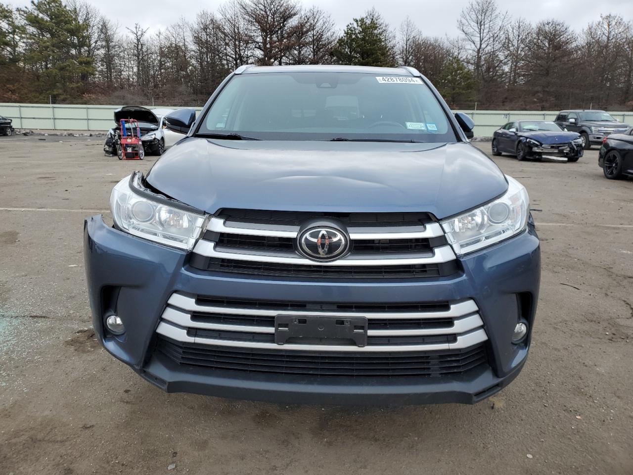 Photo 4 VIN: 5TDJZRFH7KS738258 - TOYOTA HIGHLANDER 