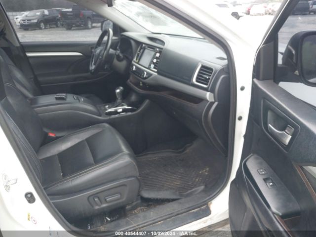 Photo 4 VIN: 5TDJZRFH8HS389488 - TOYOTA HIGHLANDER 