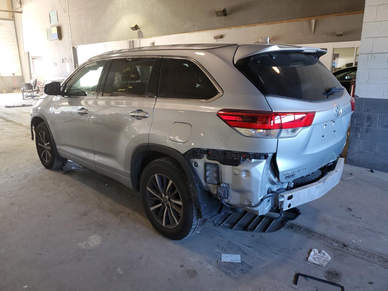 Photo 1 VIN: 5TDJZRFH8HS401218 - TOYOTA HIGHLANDER 