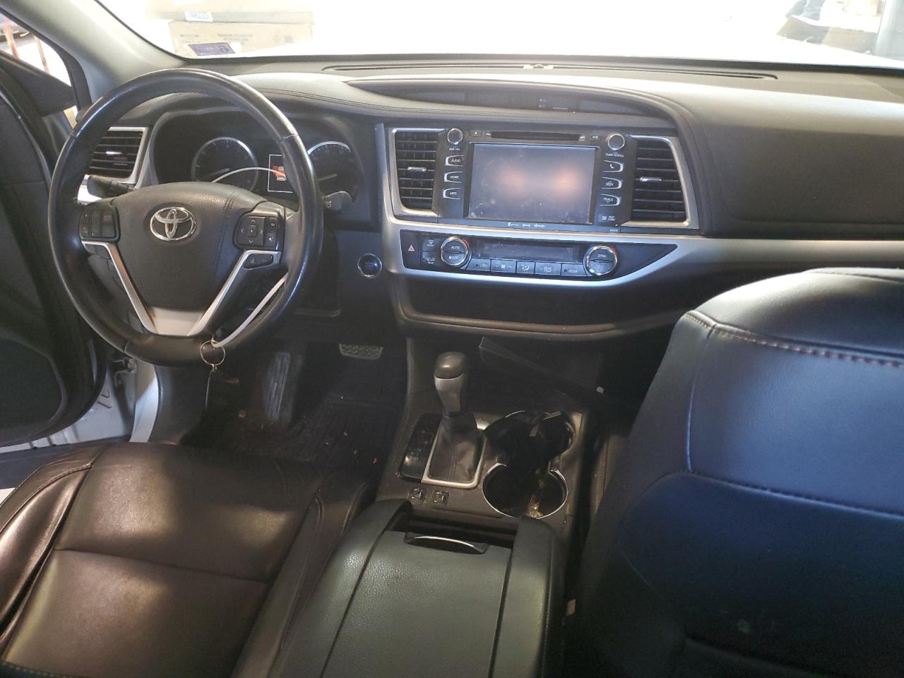 Photo 7 VIN: 5TDJZRFH8HS401218 - TOYOTA HIGHLANDER 