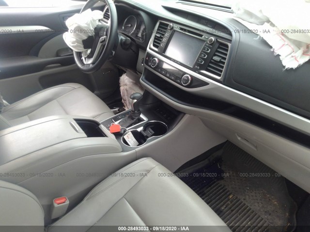 Photo 4 VIN: 5TDJZRFH8HS405687 - TOYOTA HIGHLANDER 