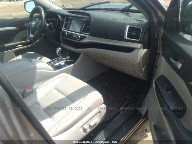 Photo 4 VIN: 5TDJZRFH8HS422151 - TOYOTA HIGHLANDER 