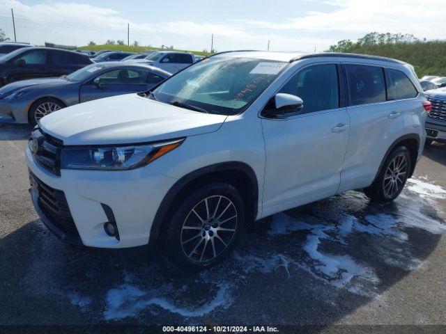 Photo 1 VIN: 5TDJZRFH8JS554901 - TOYOTA HIGHLANDER 