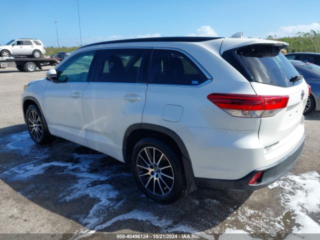 Photo 2 VIN: 5TDJZRFH8JS554901 - TOYOTA HIGHLANDER 