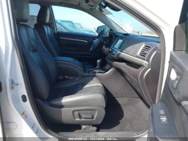 Photo 4 VIN: 5TDJZRFH8JS554901 - TOYOTA HIGHLANDER 