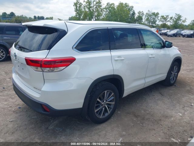 Photo 3 VIN: 5TDJZRFH8JS559533 - TOYOTA HIGHLANDER 