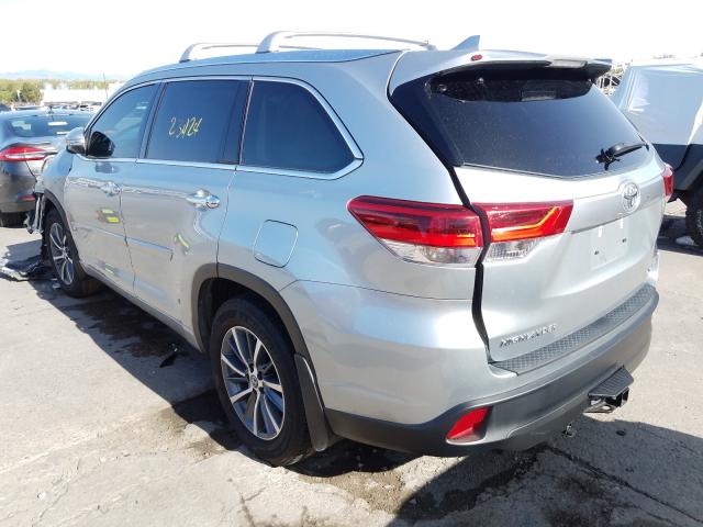 Photo 2 VIN: 5TDJZRFH8JS559631 - TOYOTA HIGHLANDER 