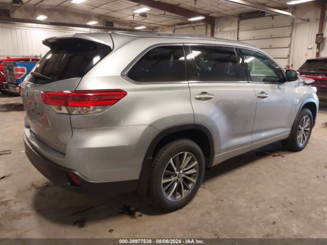 Photo 3 VIN: 5TDJZRFH8JS561864 - TOYOTA HIGHLANDER 