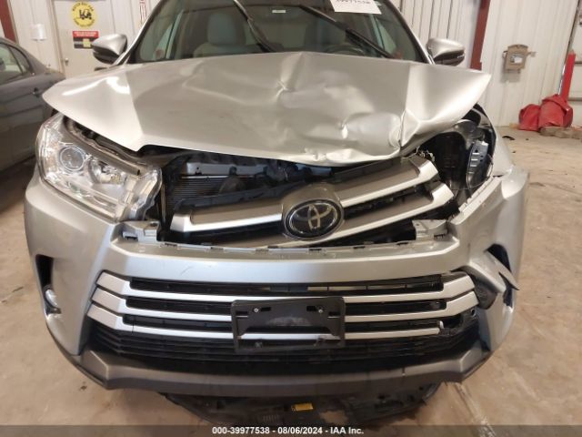 Photo 5 VIN: 5TDJZRFH8JS561864 - TOYOTA HIGHLANDER 