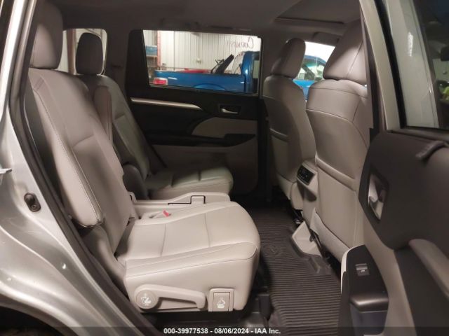 Photo 7 VIN: 5TDJZRFH8JS561864 - TOYOTA HIGHLANDER 