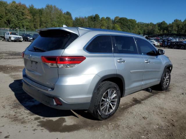 Photo 2 VIN: 5TDJZRFH8JS817226 - TOYOTA HIGHLANDER 