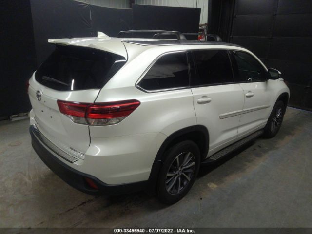 Photo 3 VIN: 5TDJZRFH8JS817372 - TOYOTA HIGHLANDER 