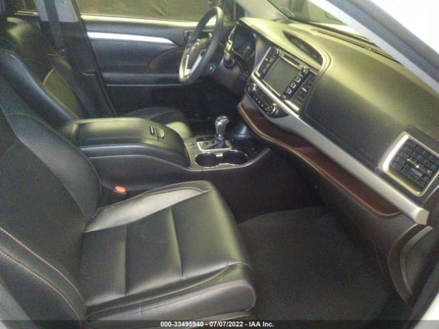 Photo 4 VIN: 5TDJZRFH8JS817372 - TOYOTA HIGHLANDER 