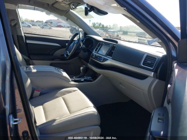 Photo 4 VIN: 5TDJZRFH8JS832714 - TOYOTA HIGHLANDER 