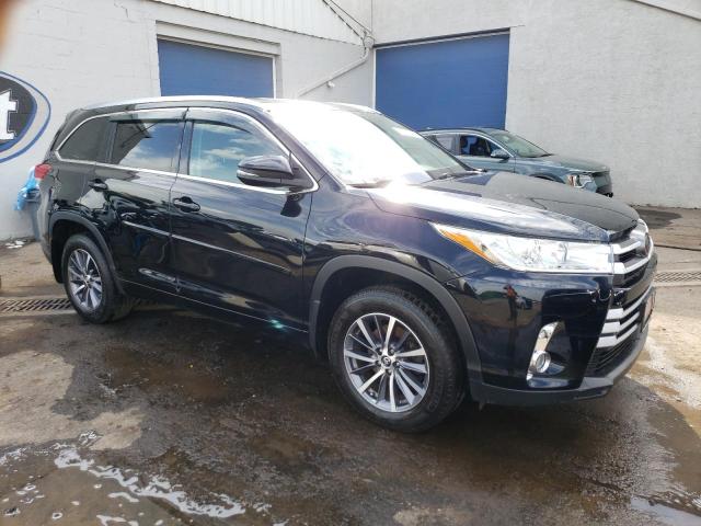 Photo 3 VIN: 5TDJZRFH8JS870749 - TOYOTA HIGHLANDER 