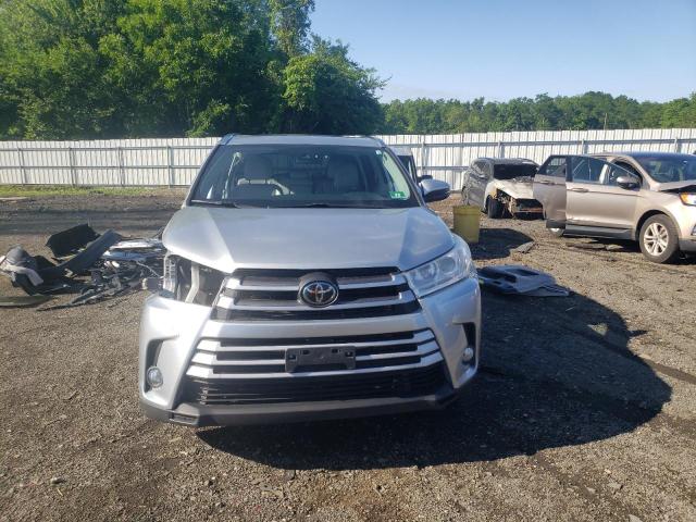 Photo 4 VIN: 5TDJZRFH8JS899345 - TOYOTA HIGHLANDER 