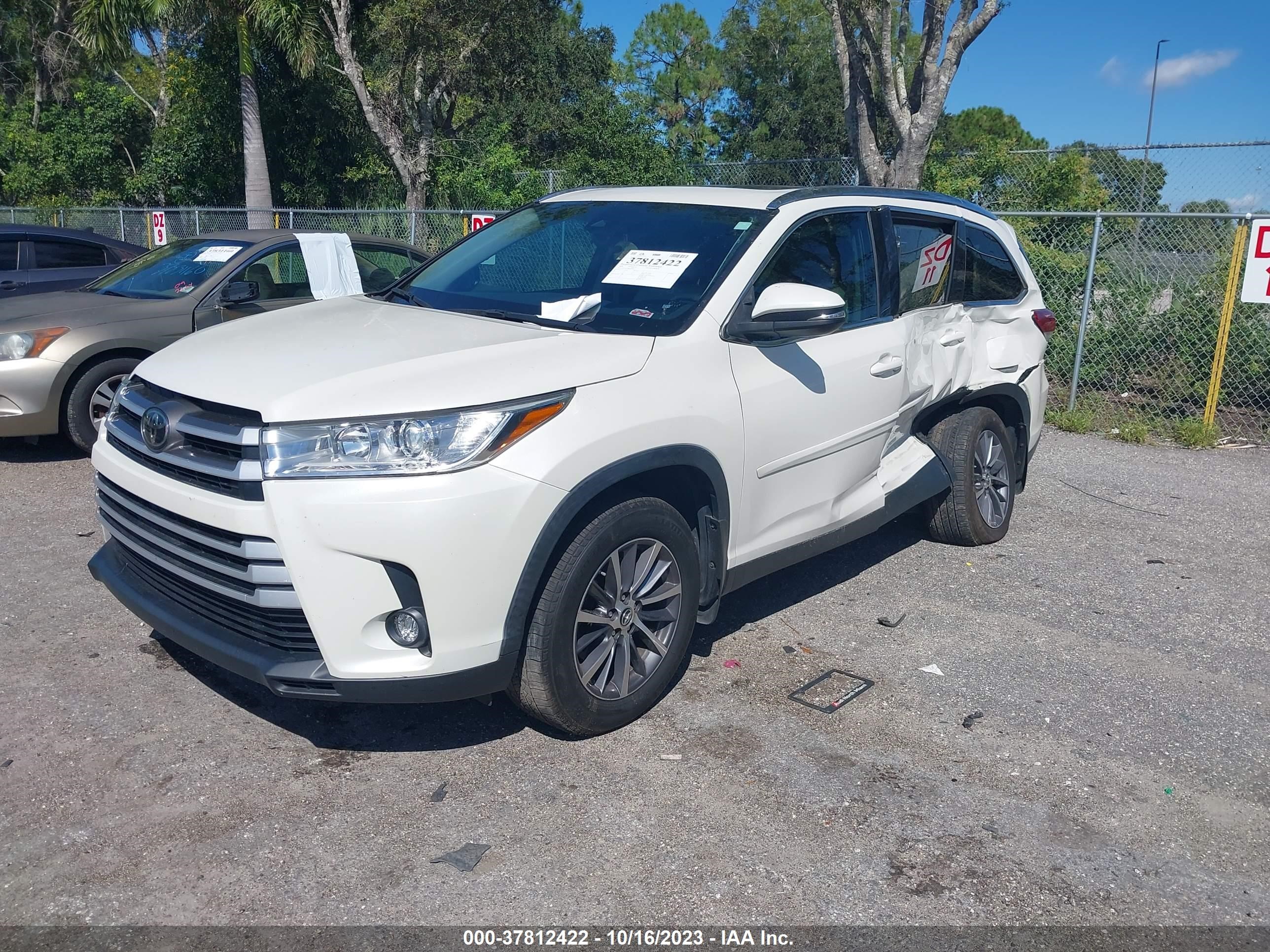 Photo 1 VIN: 5TDJZRFH8KS589861 - TOYOTA HIGHLANDER 