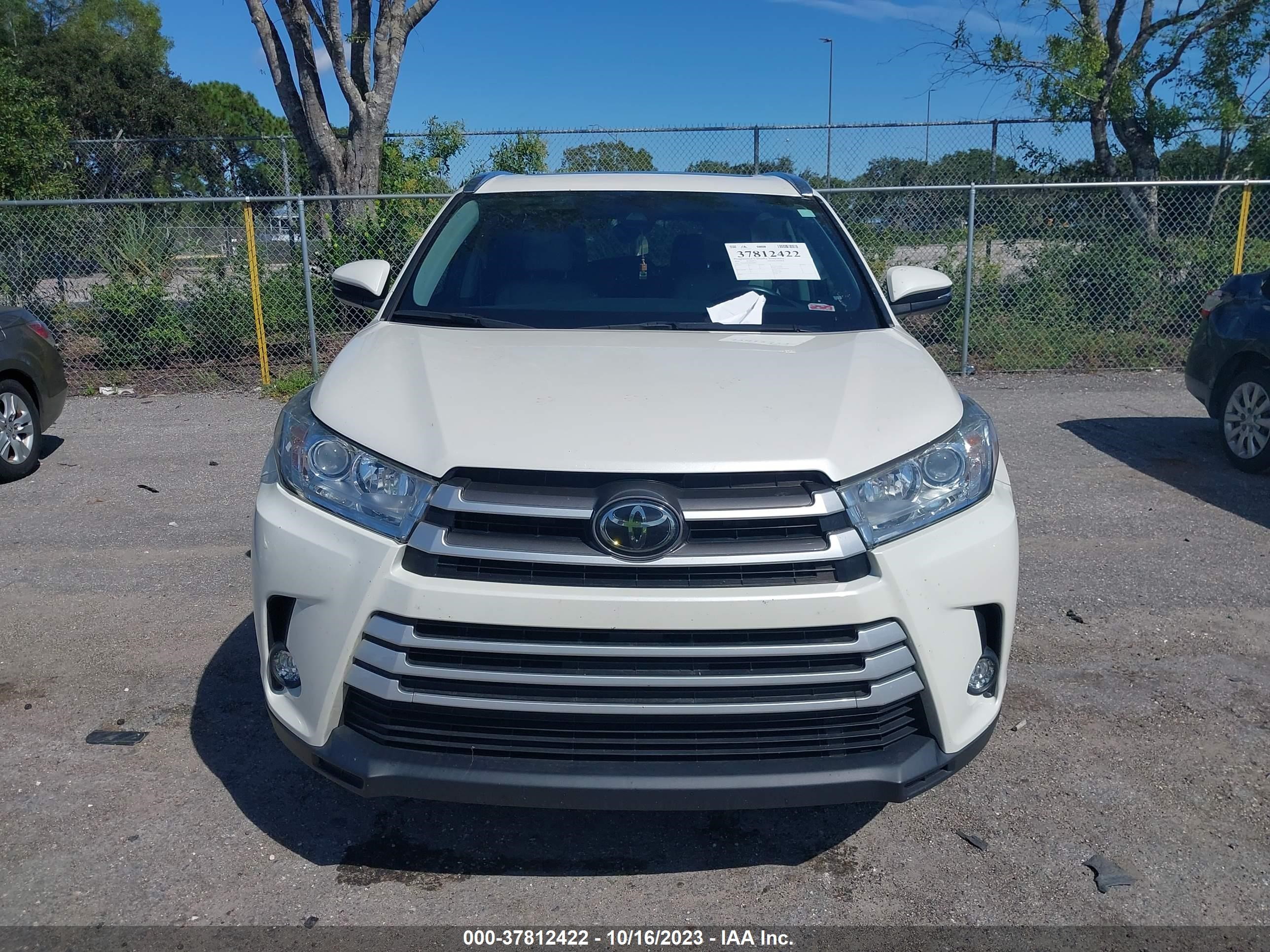 Photo 11 VIN: 5TDJZRFH8KS589861 - TOYOTA HIGHLANDER 