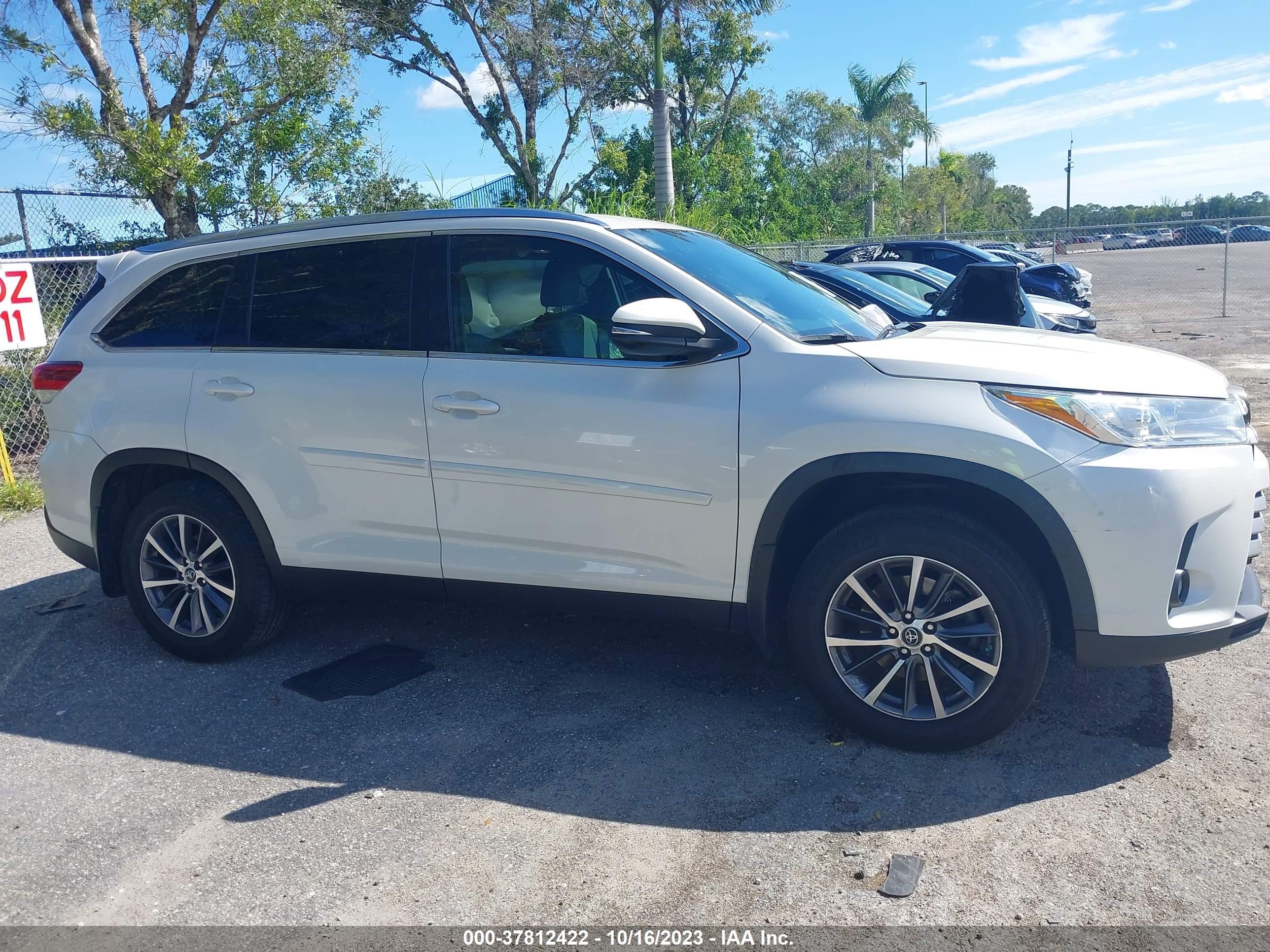 Photo 12 VIN: 5TDJZRFH8KS589861 - TOYOTA HIGHLANDER 