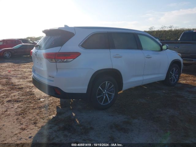 Photo 3 VIN: 5TDJZRFH9HS367838 - TOYOTA HIGHLANDER 