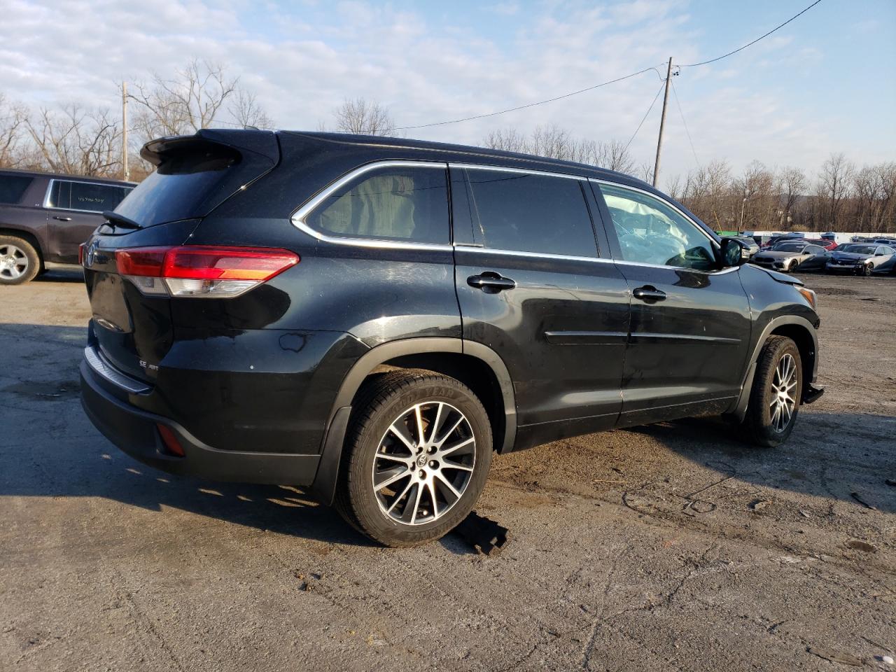 Photo 2 VIN: 5TDJZRFH9HS371968 - TOYOTA HIGHLANDER 