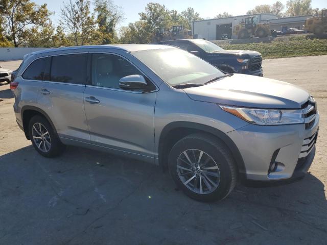 Photo 3 VIN: 5TDJZRFH9HS379410 - TOYOTA HIGHLANDER 