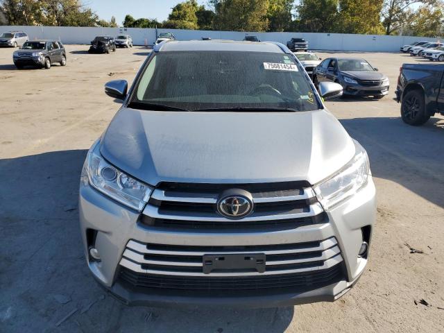 Photo 4 VIN: 5TDJZRFH9HS379410 - TOYOTA HIGHLANDER 