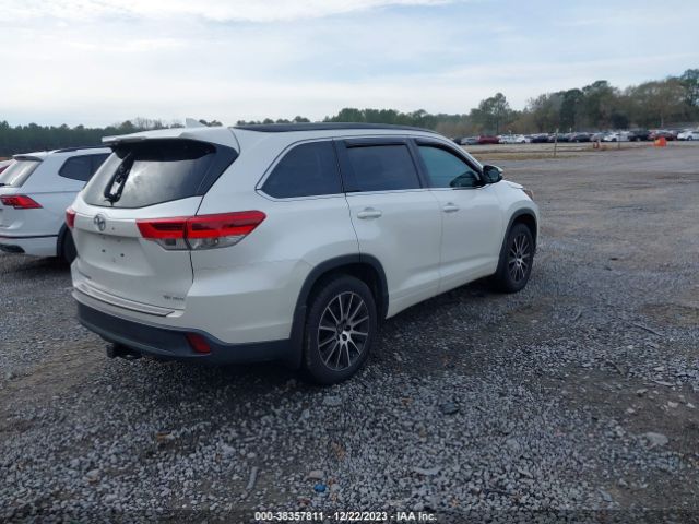 Photo 3 VIN: 5TDJZRFH9HS471732 - TOYOTA HIGHLANDER 