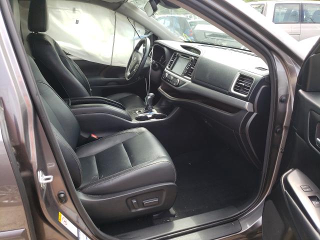 Photo 4 VIN: 5TDJZRFH9JS526430 - TOYOTA HIGHLANDER 