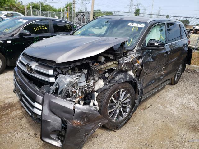 Photo 8 VIN: 5TDJZRFH9JS526430 - TOYOTA HIGHLANDER 