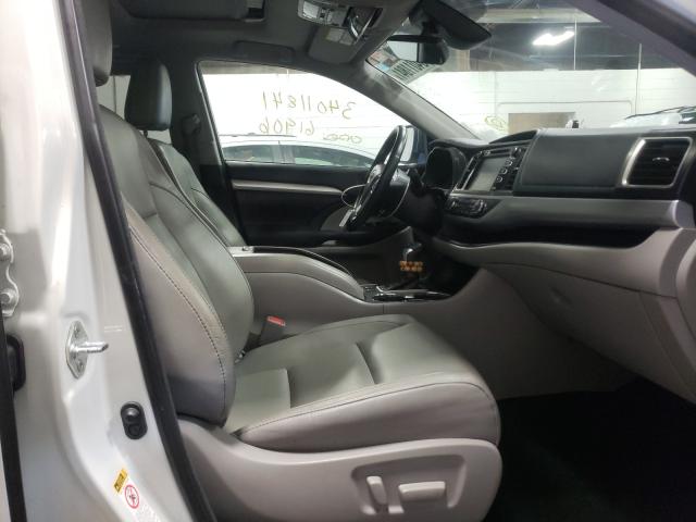 Photo 4 VIN: 5TDJZRFH9JS527643 - TOYOTA HIGHLANDER 