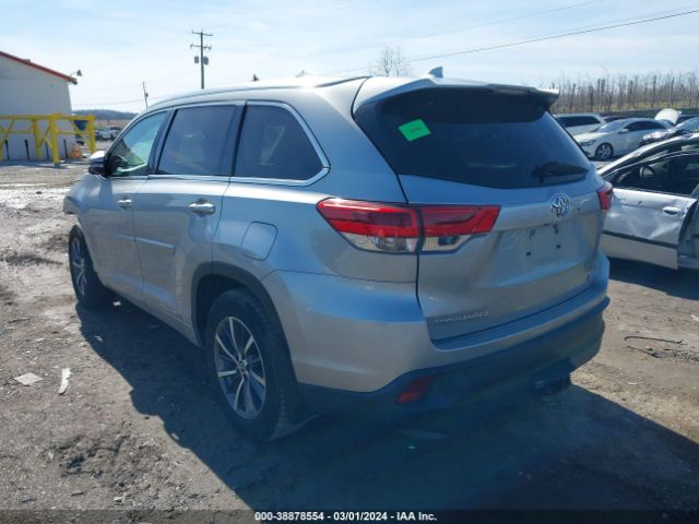 Photo 2 VIN: 5TDJZRFH9JS531580 - TOYOTA HIGHLANDER 