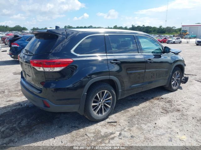 Photo 3 VIN: 5TDJZRFH9JS532597 - TOYOTA HIGHLANDER 