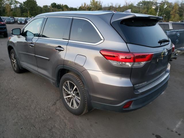 Photo 2 VIN: 5TDJZRFH9JS532826 - TOYOTA HIGHLANDER 