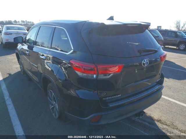 Photo 2 VIN: 5TDJZRFH9JS548945 - TOYOTA HIGHLANDER 