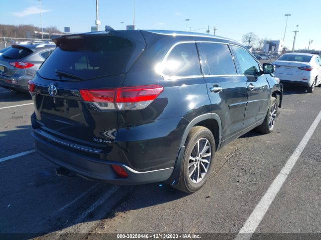 Photo 3 VIN: 5TDJZRFH9JS548945 - TOYOTA HIGHLANDER 