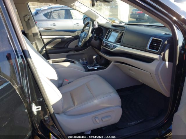 Photo 4 VIN: 5TDJZRFH9JS548945 - TOYOTA HIGHLANDER 