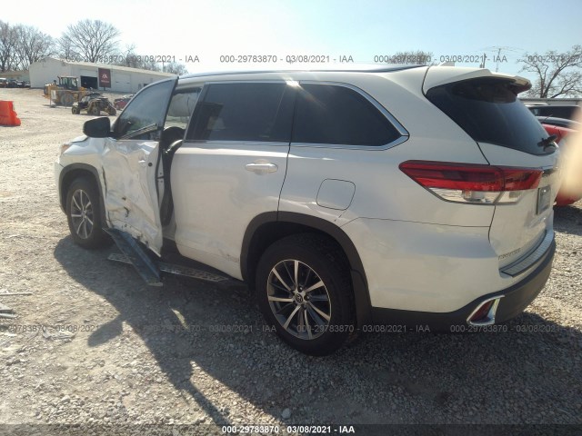 Photo 2 VIN: 5TDJZRFH9JS556026 - TOYOTA HIGHLANDER 