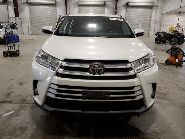 Photo 4 VIN: 5TDJZRFH9JS558343 - TOYOTA HIGHLANDER 