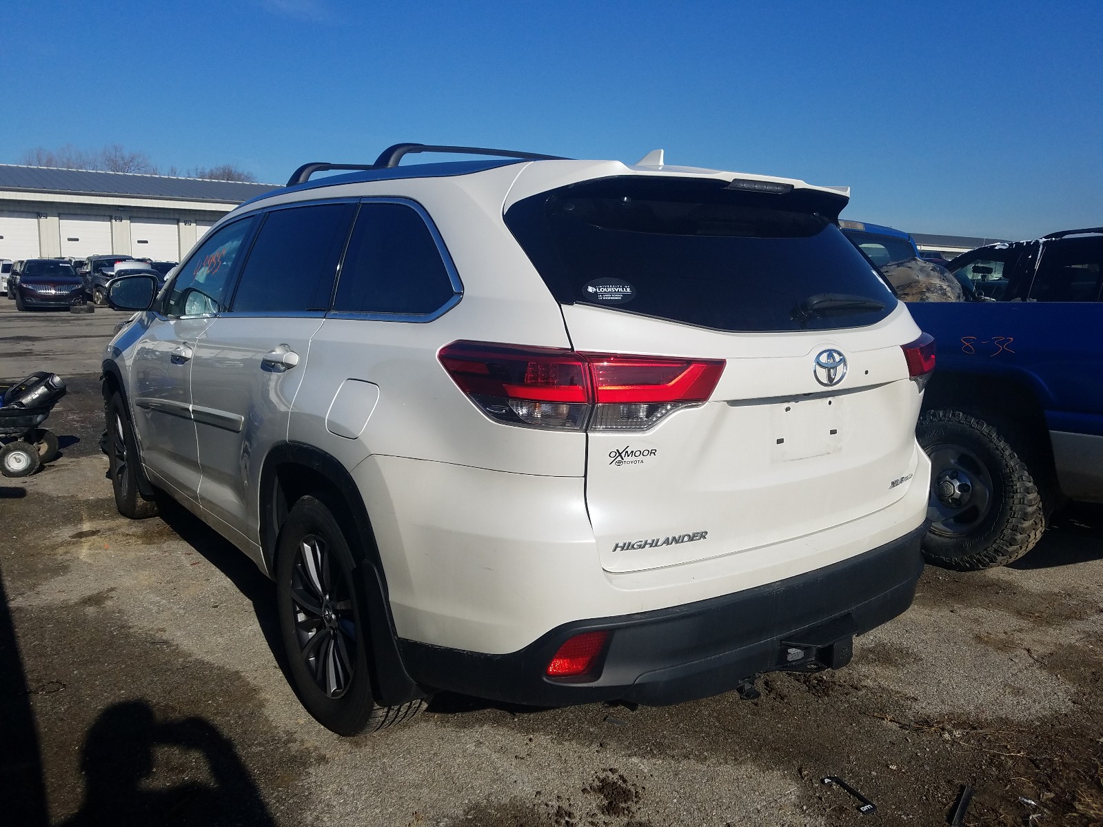 Photo 2 VIN: 5TDJZRFH9JS808633 - TOYOTA HIGHLANDER 