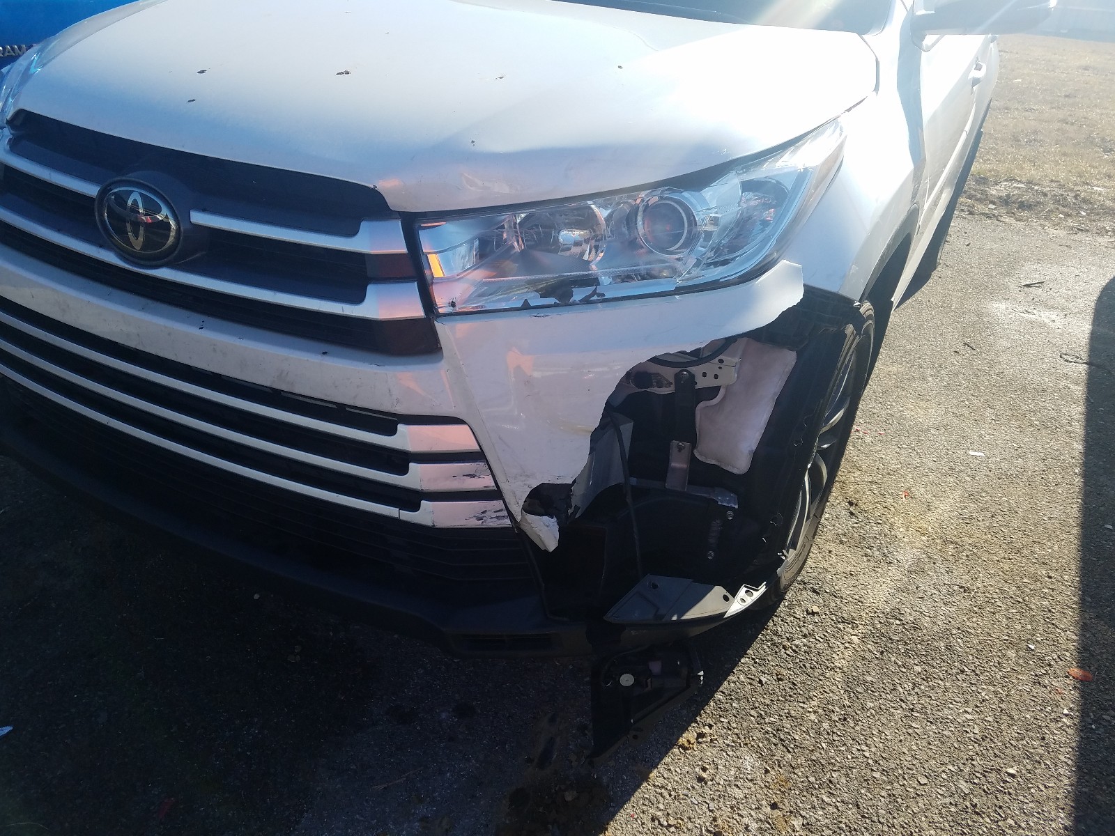 Photo 8 VIN: 5TDJZRFH9JS808633 - TOYOTA HIGHLANDER 