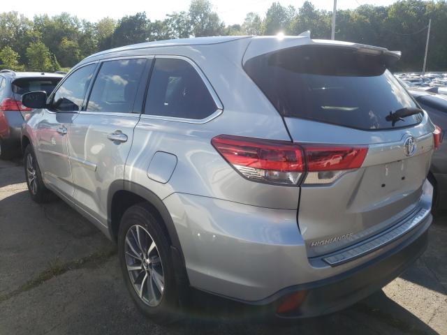 Photo 2 VIN: 5TDJZRFH9JS810706 - TOYOTA HIGHLANDER 